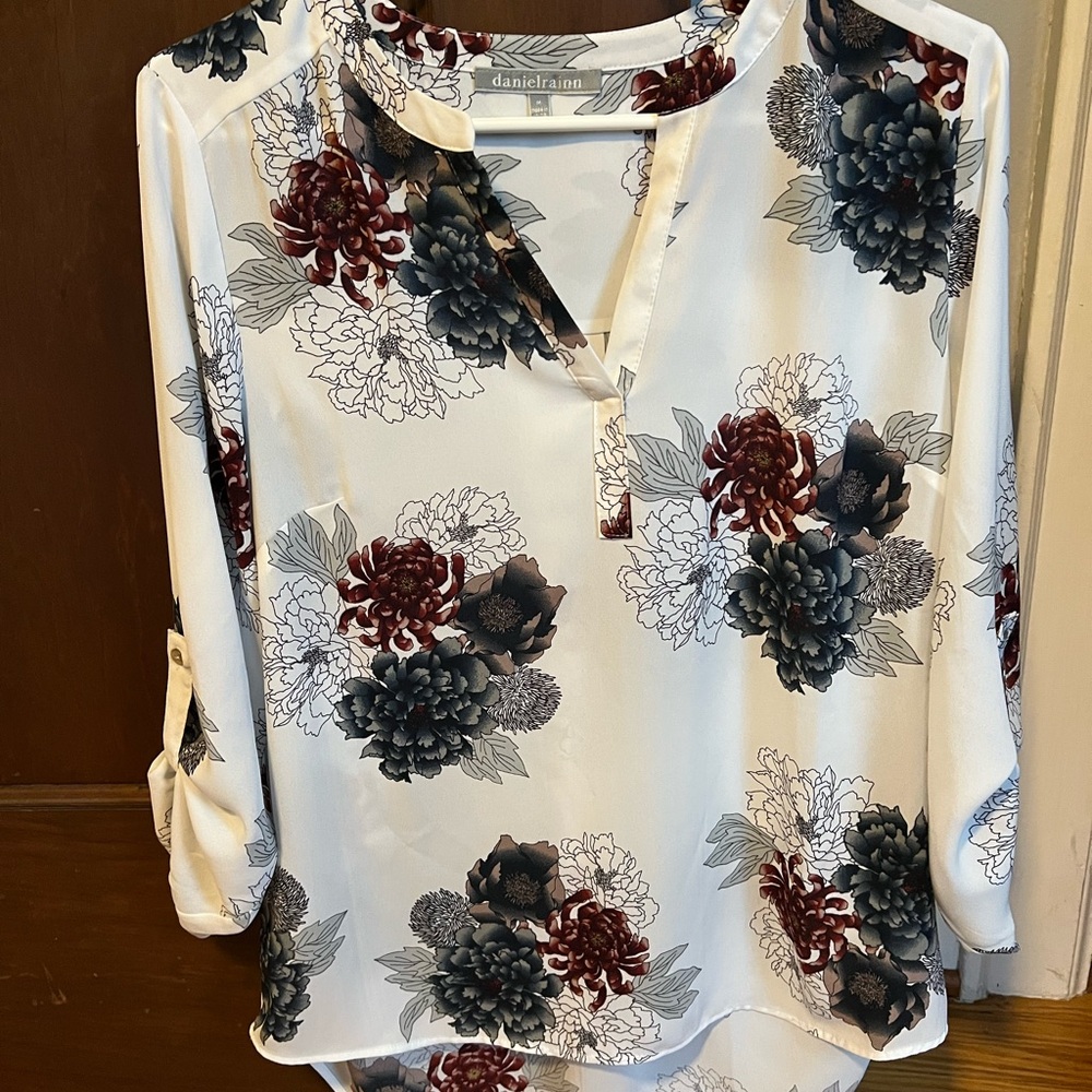 Daniel Rainn Women's Top - Cream, Black, and Red Floral
